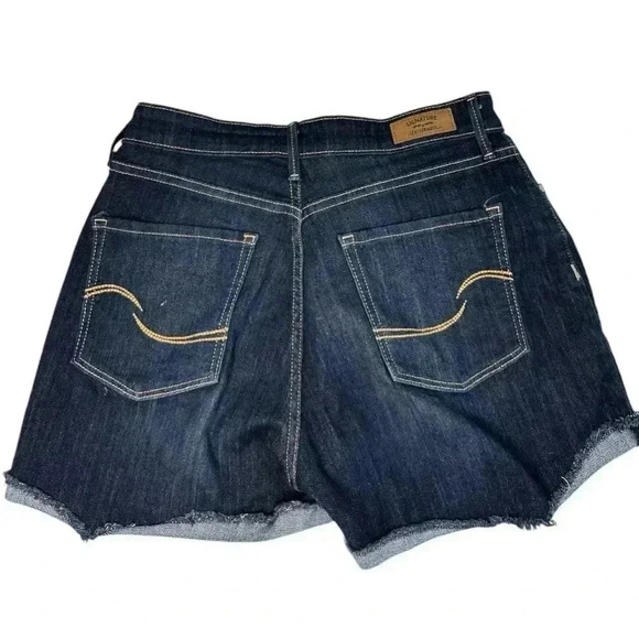Women's Levi Signature Distress High Rise Denim Short. Size 8 - Picture 2 of 7